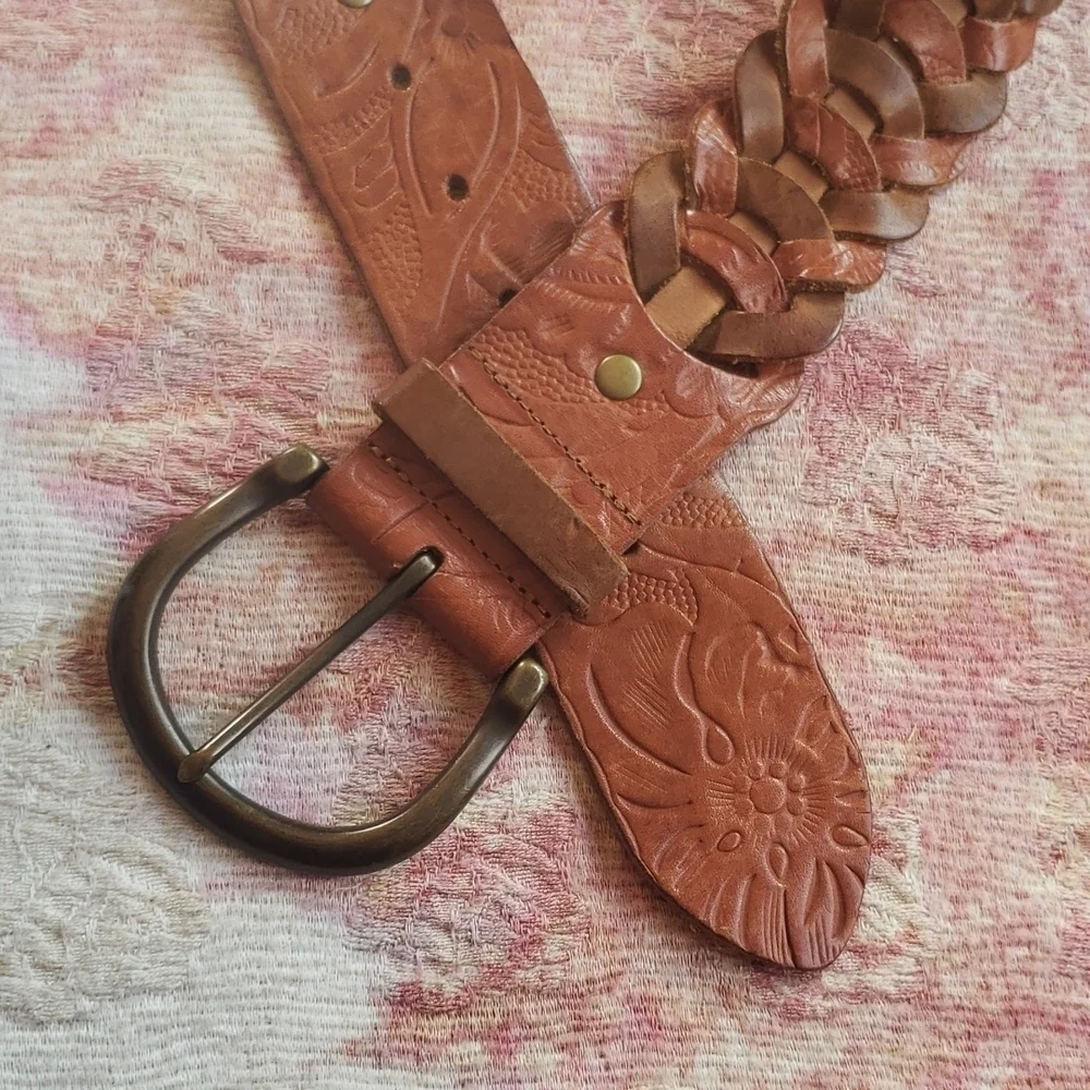 Floral embosed breided brown leather woman belt